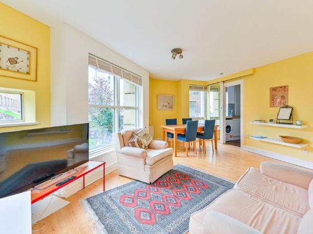 Flat for sale in Seven Dials, Greater London