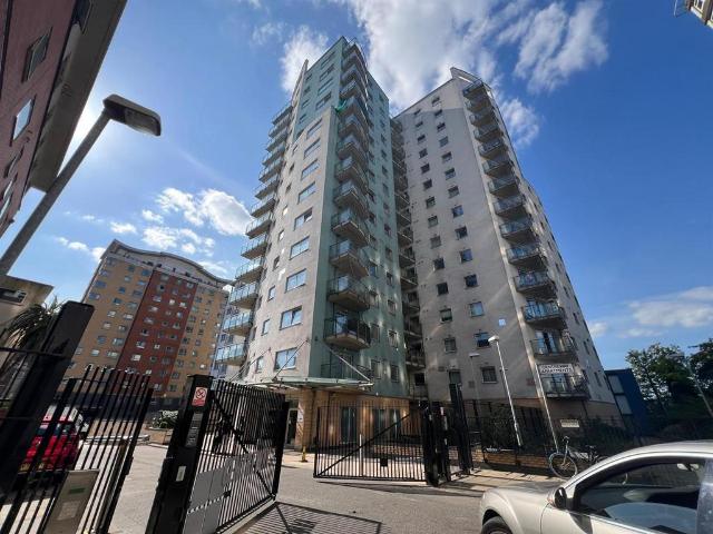 Flat for sale in Seven Kings, Greater London