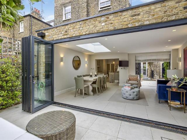 Flat for sale in Battersea, Isle Of Man