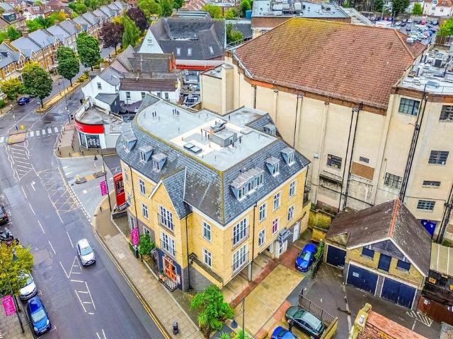 Flat for sale in South Woodford, Greater London