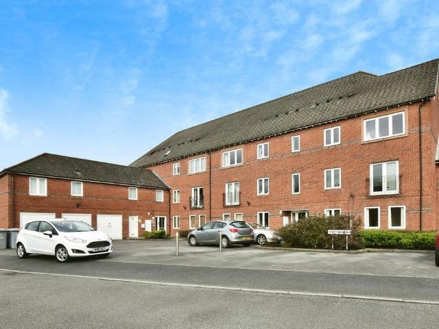 Flat for sale in West Timperley, Trafford