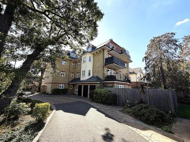 Flat for sale in Bromley Park, Greater London
