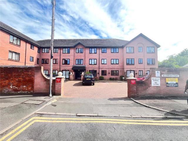 Flat for sale in Wotton, Gloucester