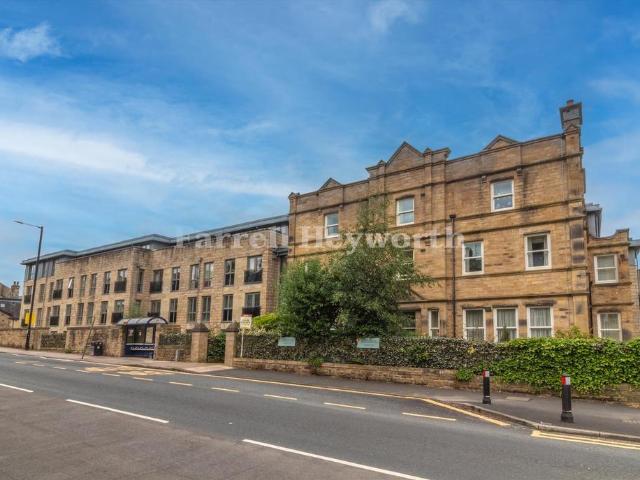 Flat for sale in Greaves, Bare