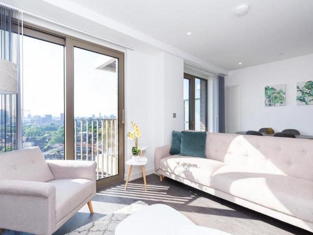 Flat for sale in Custom House, Greater London