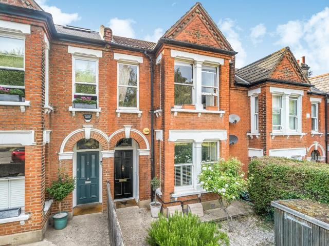Flat for sale in East Dulwich, Greater London