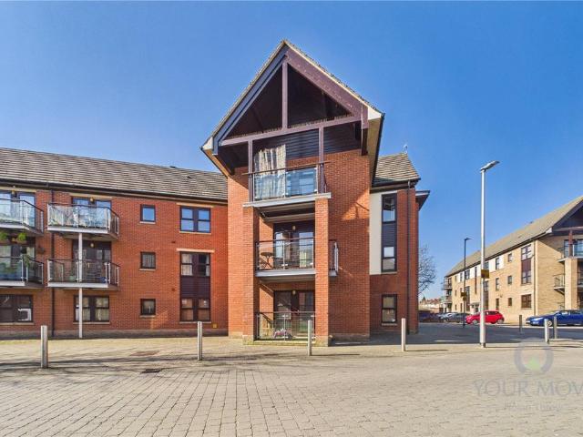Flat for sale in Northampton, Northamptonshire