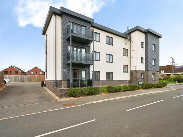 Flat for sale in Holly Bank, Aldridge