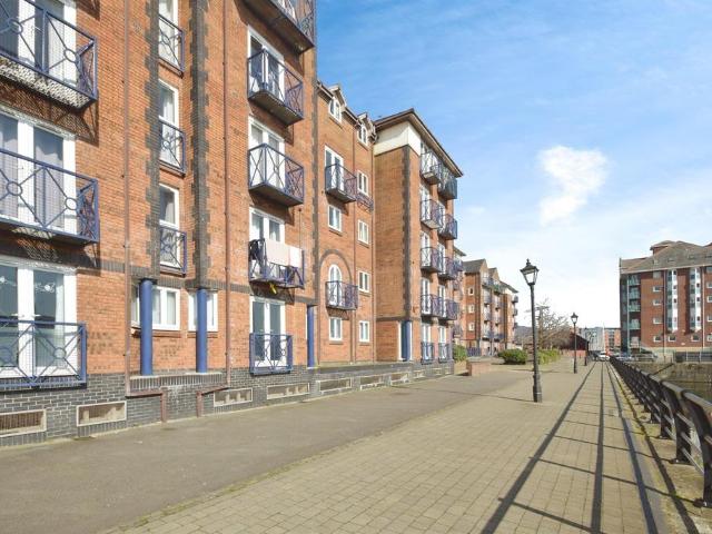 Flat for sale in SA1 Swansea Waterfront, Nangreaves
