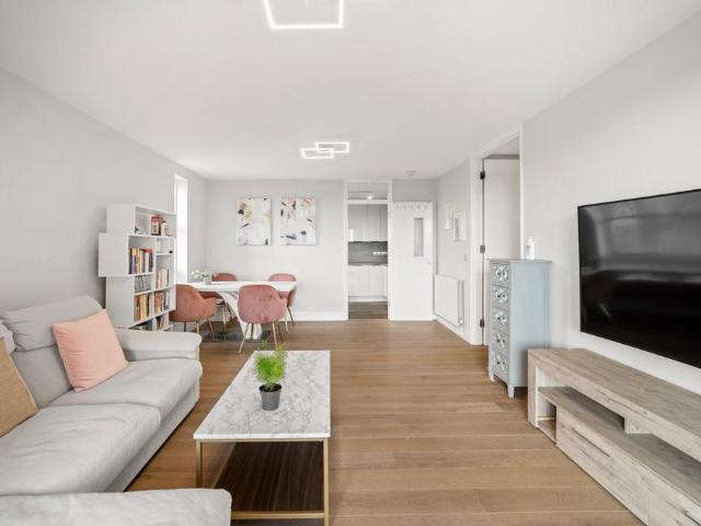 Flat for sale in Hammersmith, Greater London