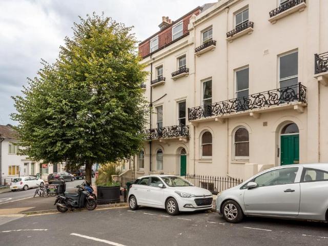 Flat for sale in Round Hill, Brighton & Hove