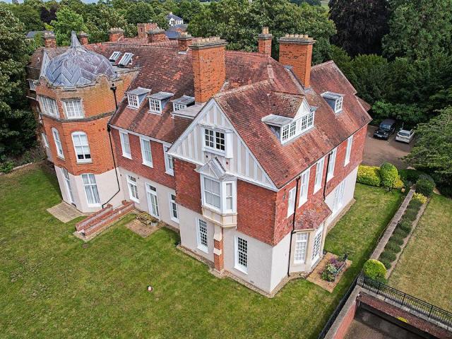 Flat for sale in Newmarket, West Suffolk