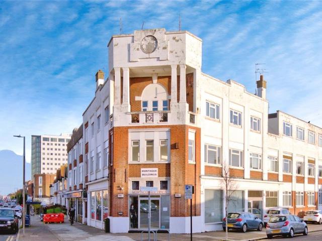 Flat for sale in Southend City Centre Neighbourhood, Alton Barnes