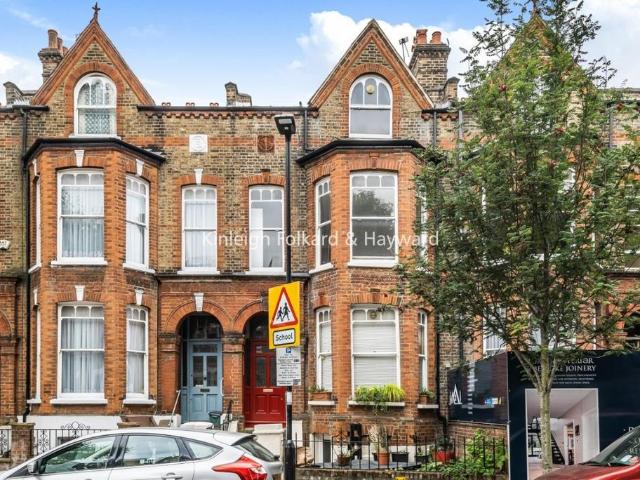 Flat for sale in Highbury, Greater London