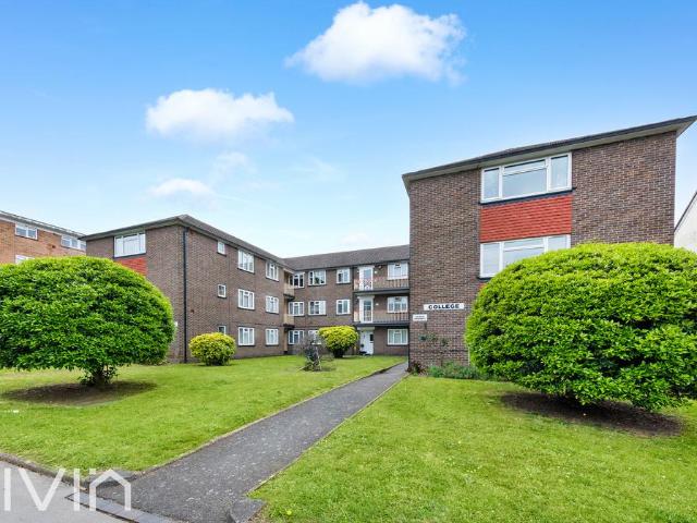 Flat for sale in London Borough of Croydon, Addiscombe