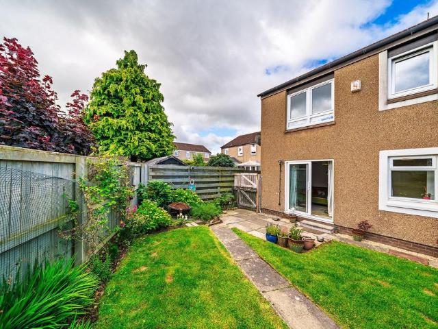 Flat for sale in Ormiston, Scotland