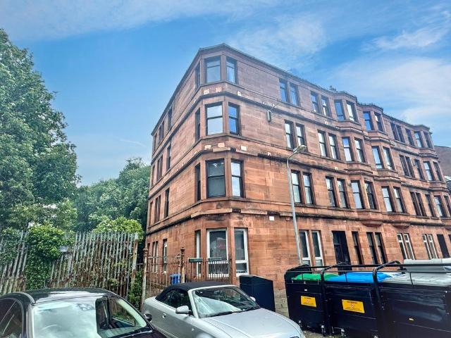 Flat for sale in Linthouse, Scotland