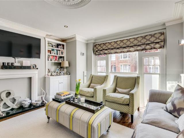Flat for sale in Fulham, Greater London