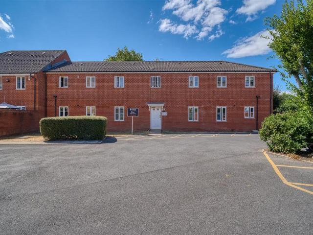 Flat for sale in Sturminster Newton, Bagber