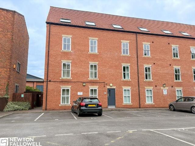 Flat for sale in Thrumpton, Costhorpe