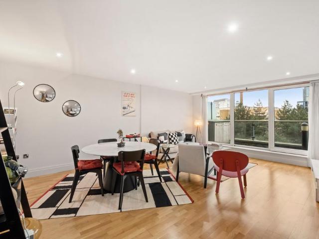 Flat for sale in Imperial Wharf, Greater London