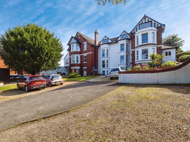 Flat for sale in Withycombe, Budlake