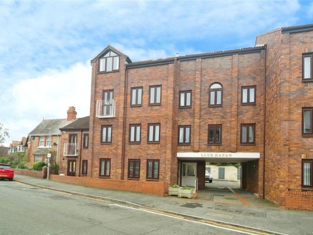 Flat for sale in Colwyn Bay, Wales