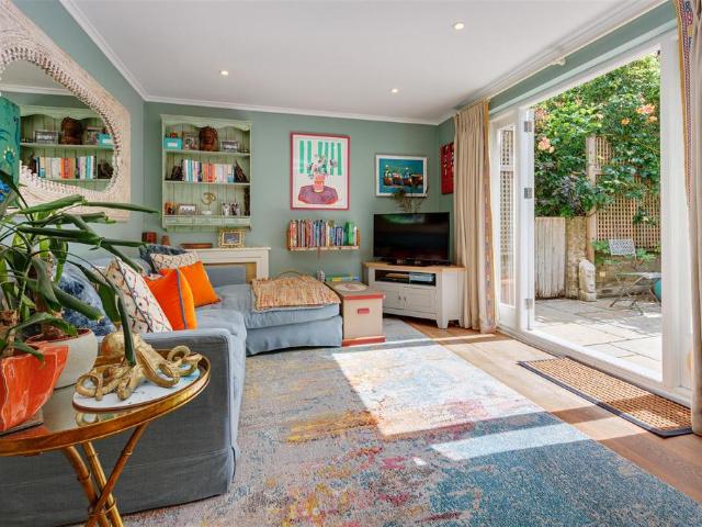 Flat for sale in Gospel Oak, Greater London
