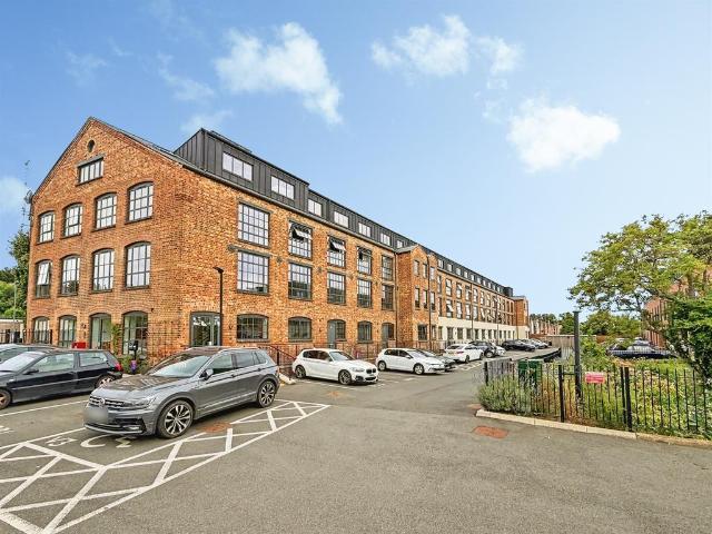 Flat for sale in Spencer, Northampton