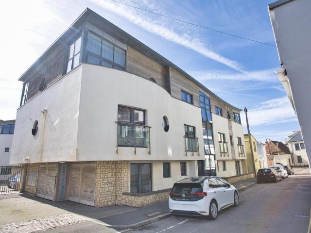 Flat for sale in Golden Valley, Folkestone