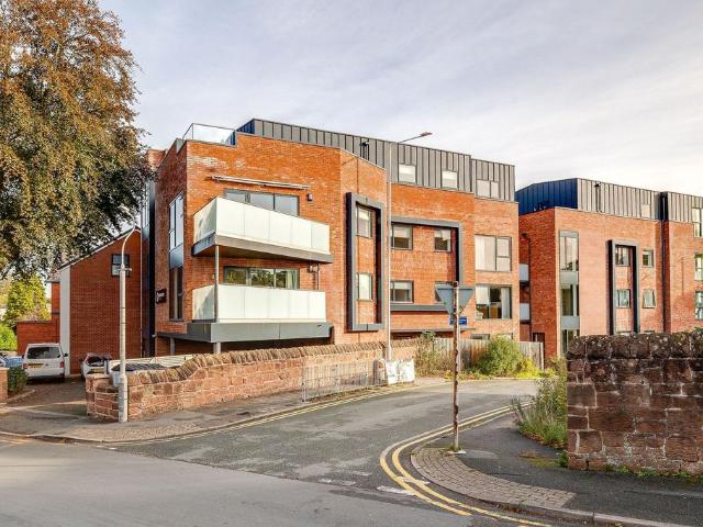 Flat for sale in Heswall, Liverpool City Region