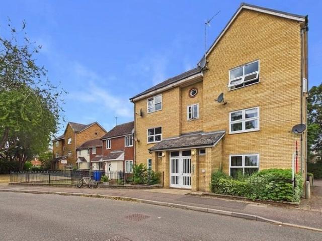 Flat for sale in Chedburgh, Suffolk