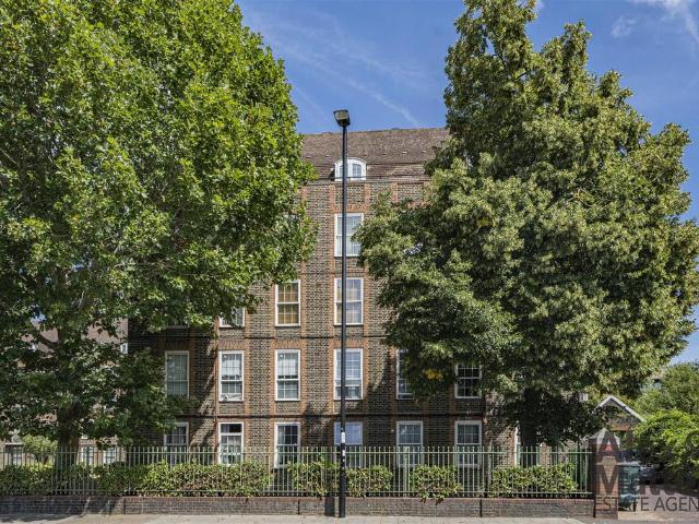Flat for sale in London Borough of Lewisham, Greater London