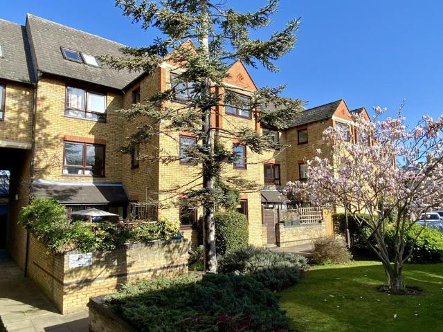 Flat for sale in Arbury, Cambridgeshire
