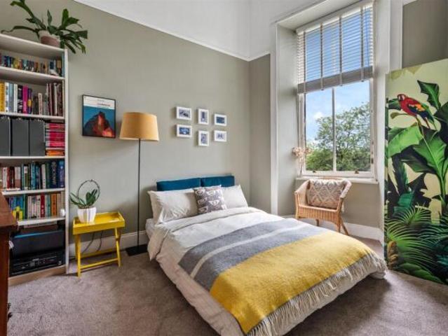 Flat for sale in Dowanhill, Scotland