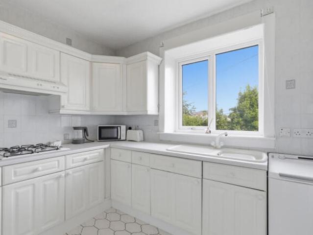 Flat for sale in Broomhill, Scotland