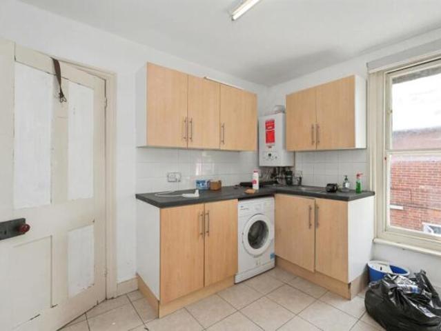 Flat for sale in The Bridge, Kent