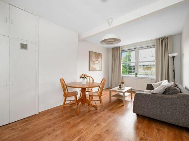 Flat for sale in Prestonfield, Scotland