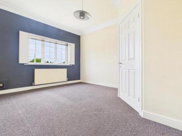 Flat for sale in South Lane, West Yorkshire