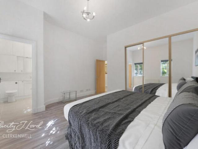 Flat for sale in Cat Hill, England