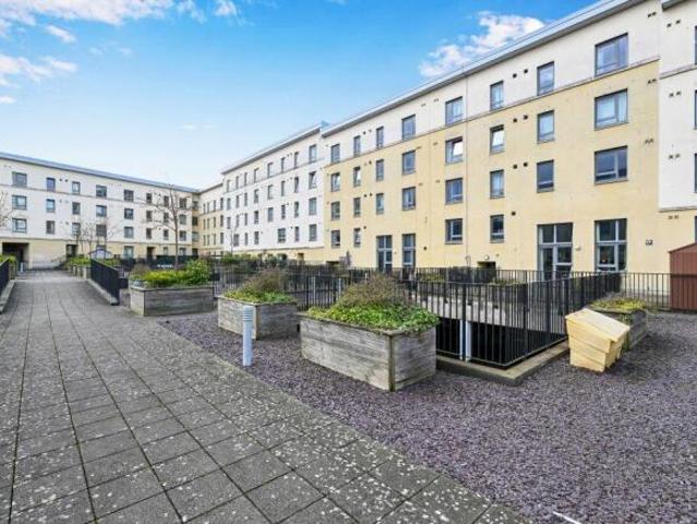 Flat for sale in Granton, Scotland