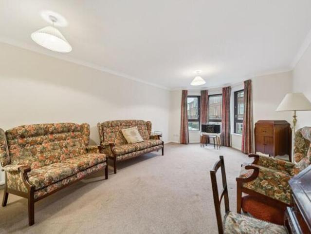 Flat for sale in Shawlands, Scotland