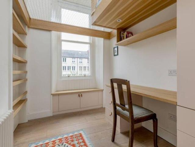 Flat for sale in Stockbridge, Scotland