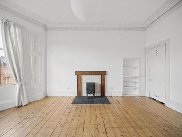 Flat for sale in Pollokshields, Scotland