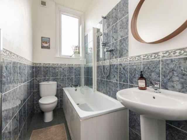 Flat for sale in Morningside, Scotland
