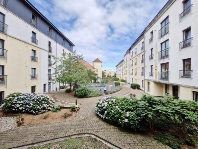 Flat for sale in Leith, Scotland