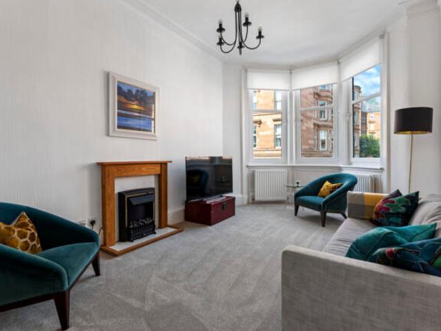 Flat for sale in Shawlands, Scotland