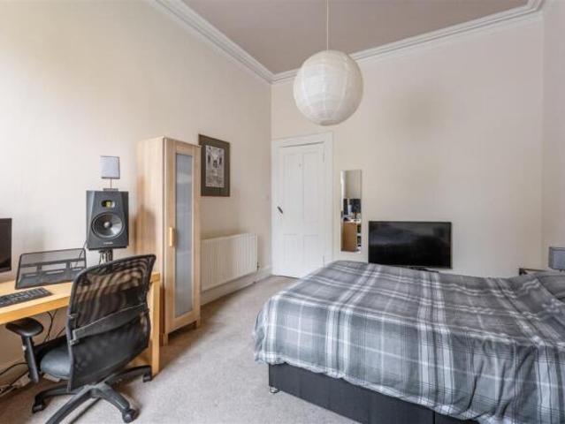Flat for sale in Dowanhill, Scotland