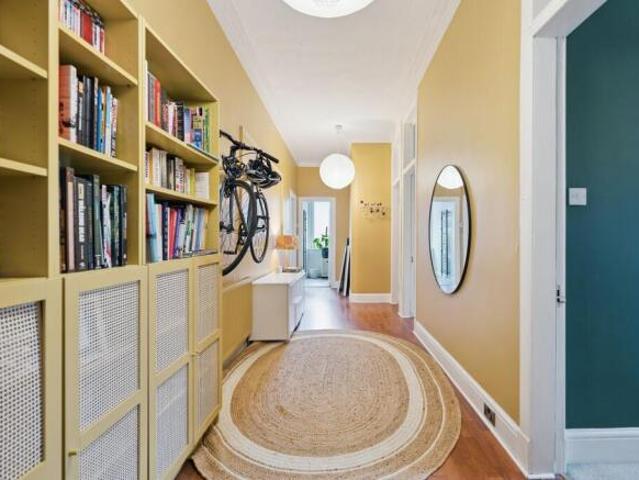 Flat for sale in Battlefield, Scotland
