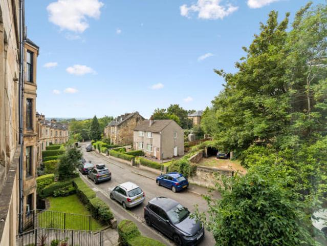 Flat for sale in Langside, Scotland